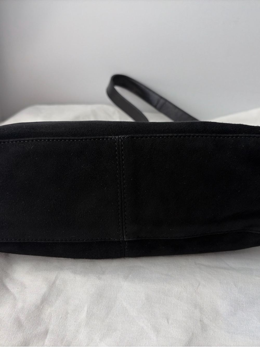 Authentic vintage Fendi mamma Baguette shoulder bag from the early 2000s. - Picture 5 of 16